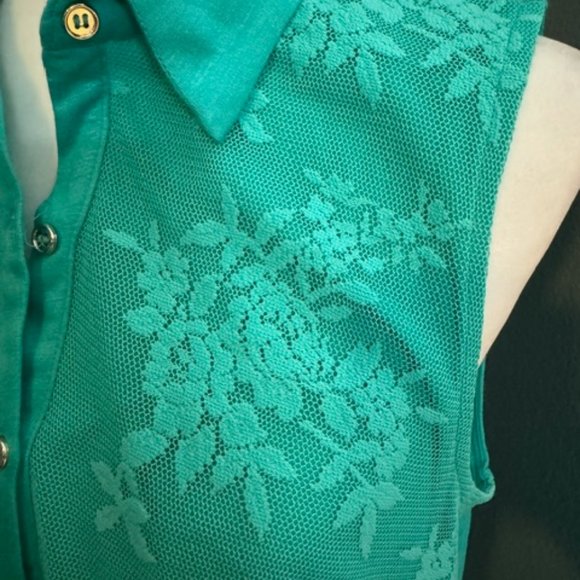 NWT Women's Top Sleeveless Button Up Lace Floral Overlay with High-low Hemline - Picture 9 of 9